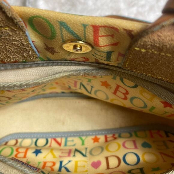 VTG Dooney & Bourke Signature  Multicolor Heart charm tan leather strap &tassel - Picture 11 of 13